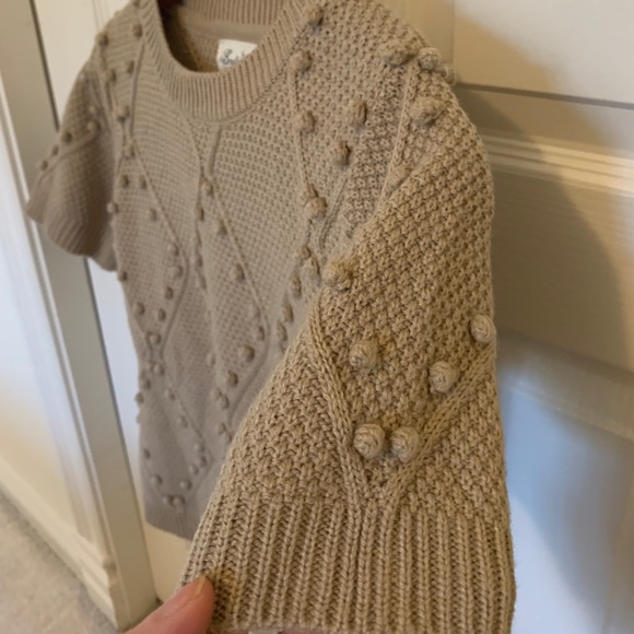 Beautiful camel coloured sweater - Picture 2 of 9